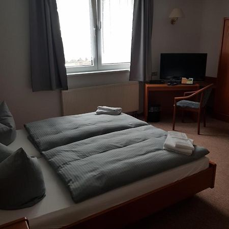 Hotel Zur Altstadt Calbe Bagian luar foto