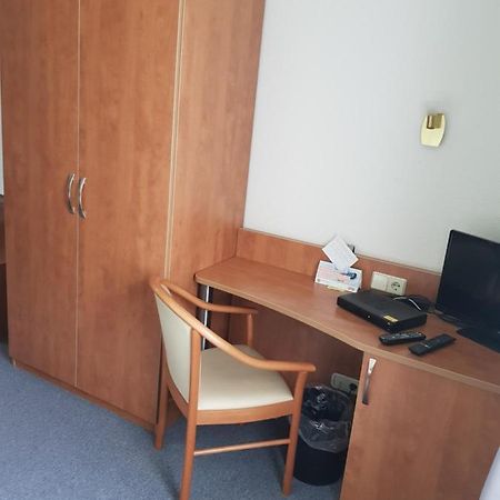 Hotel Zur Altstadt Calbe Bagian luar foto