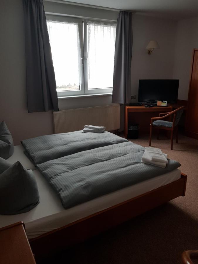 Hotel Zur Altstadt Calbe Bagian luar foto