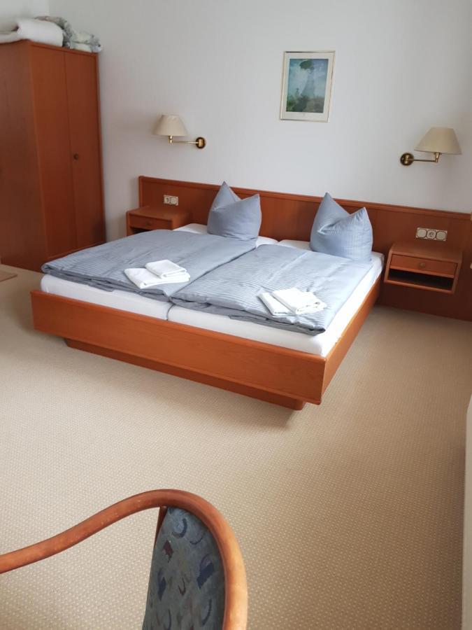 Hotel Zur Altstadt Calbe Bagian luar foto