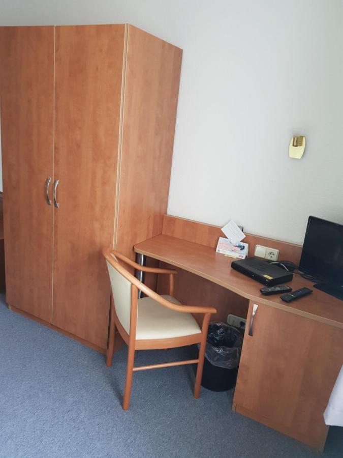 Hotel Zur Altstadt Calbe Bagian luar foto