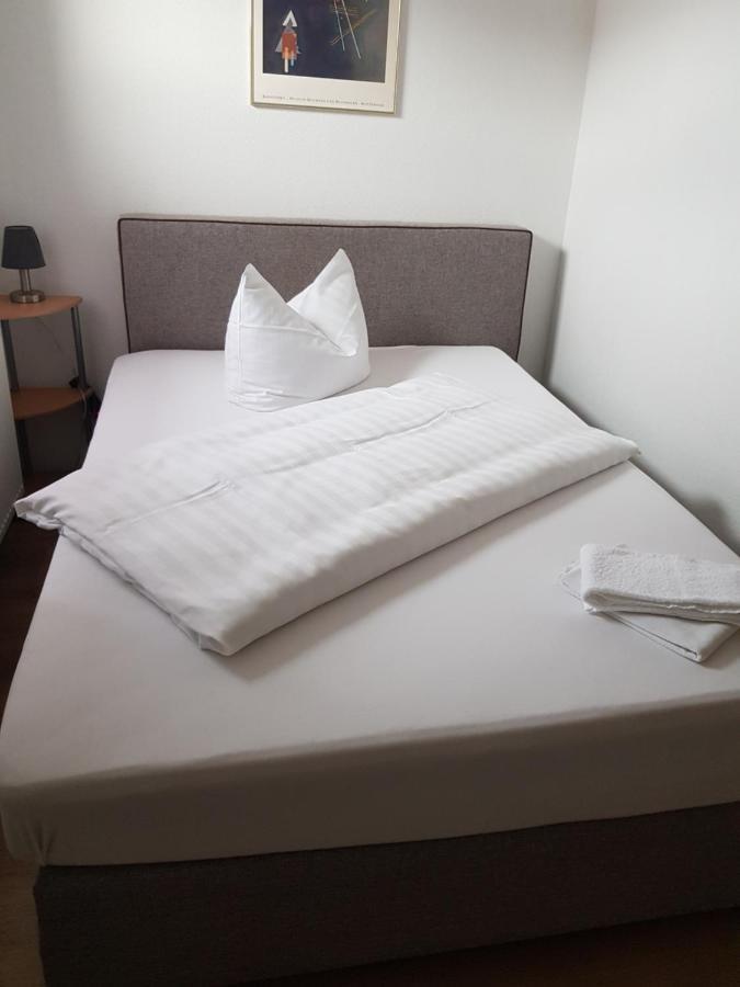 Hotel Zur Altstadt Calbe Bagian luar foto