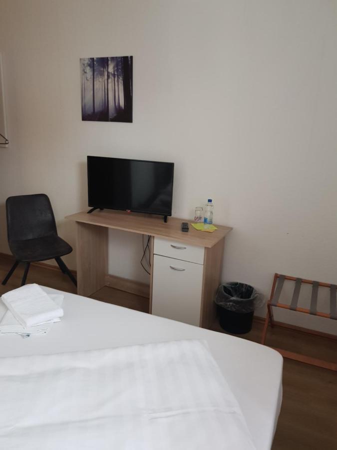Hotel Zur Altstadt Calbe Bagian luar foto