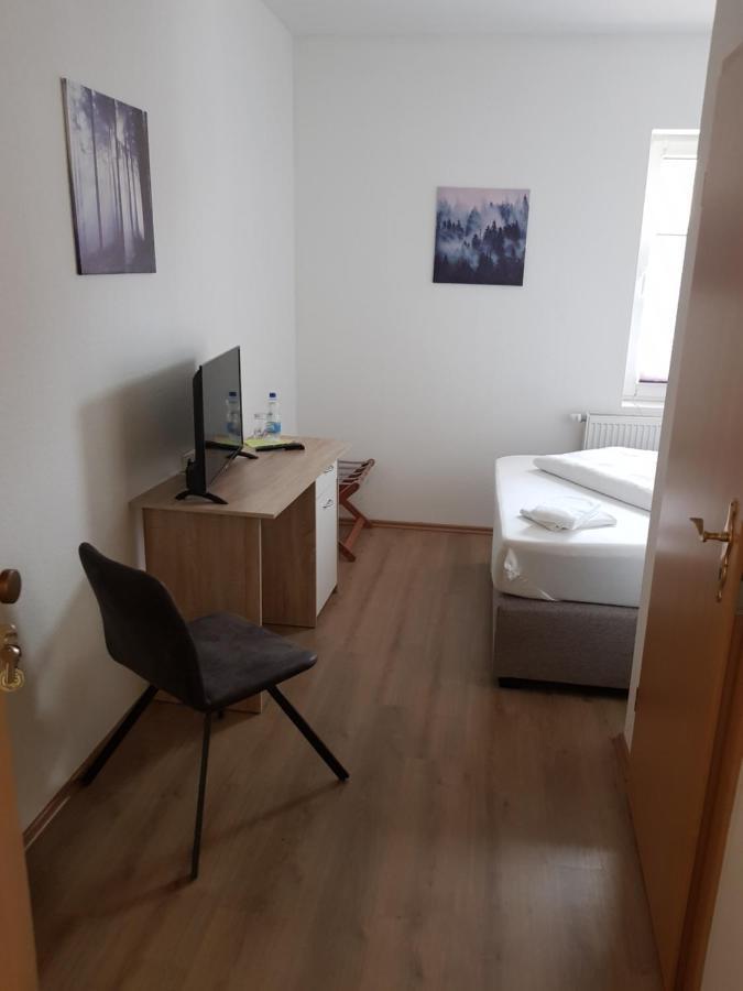 Hotel Zur Altstadt Calbe Bagian luar foto