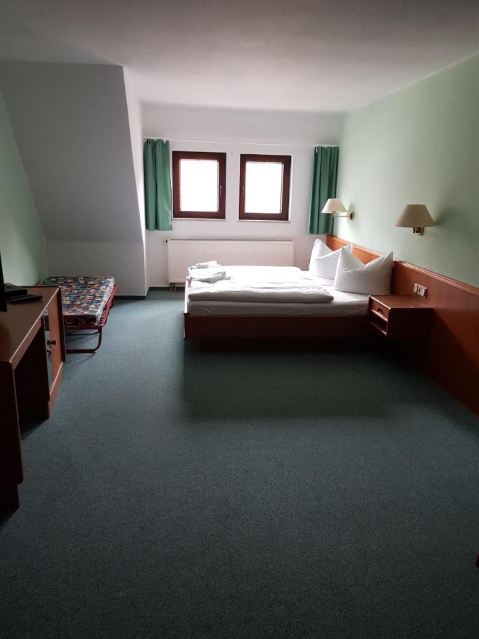 Hotel Zur Altstadt Calbe Bagian luar foto