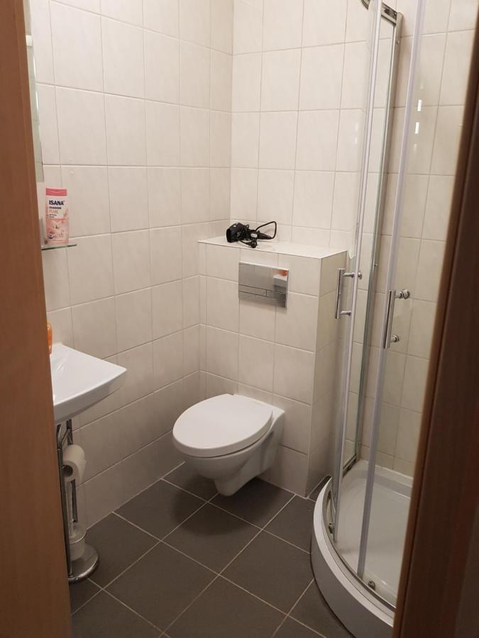 Hotel Zur Altstadt Calbe Bagian luar foto