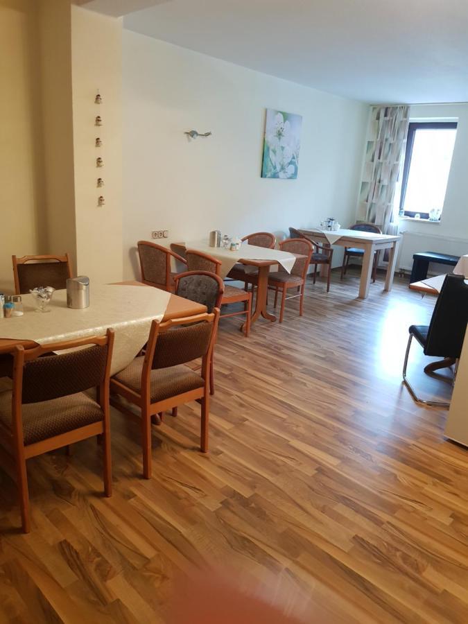 Hotel Zur Altstadt Calbe Bagian luar foto