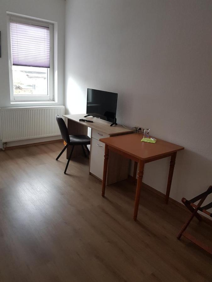 Hotel Zur Altstadt Calbe Bagian luar foto