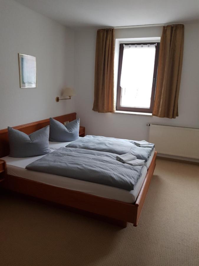 Hotel Zur Altstadt Calbe Bagian luar foto
