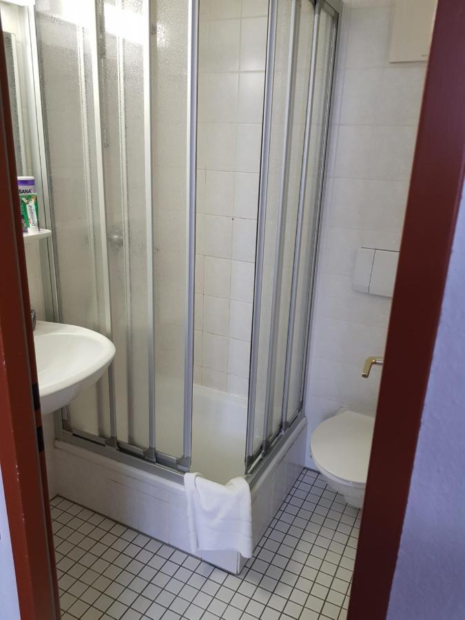 Hotel Zur Altstadt Calbe Bagian luar foto
