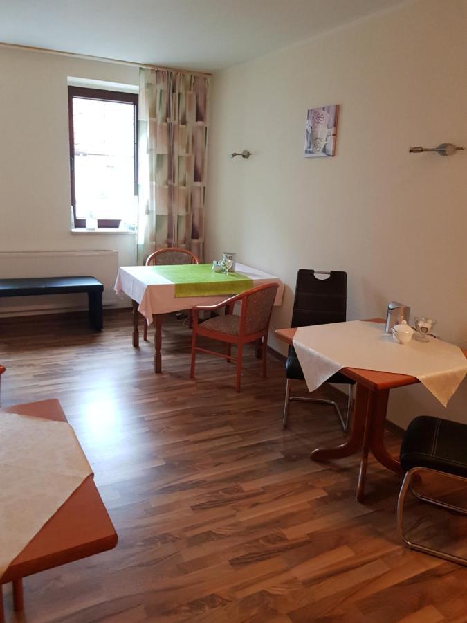 Hotel Zur Altstadt Calbe Bagian luar foto