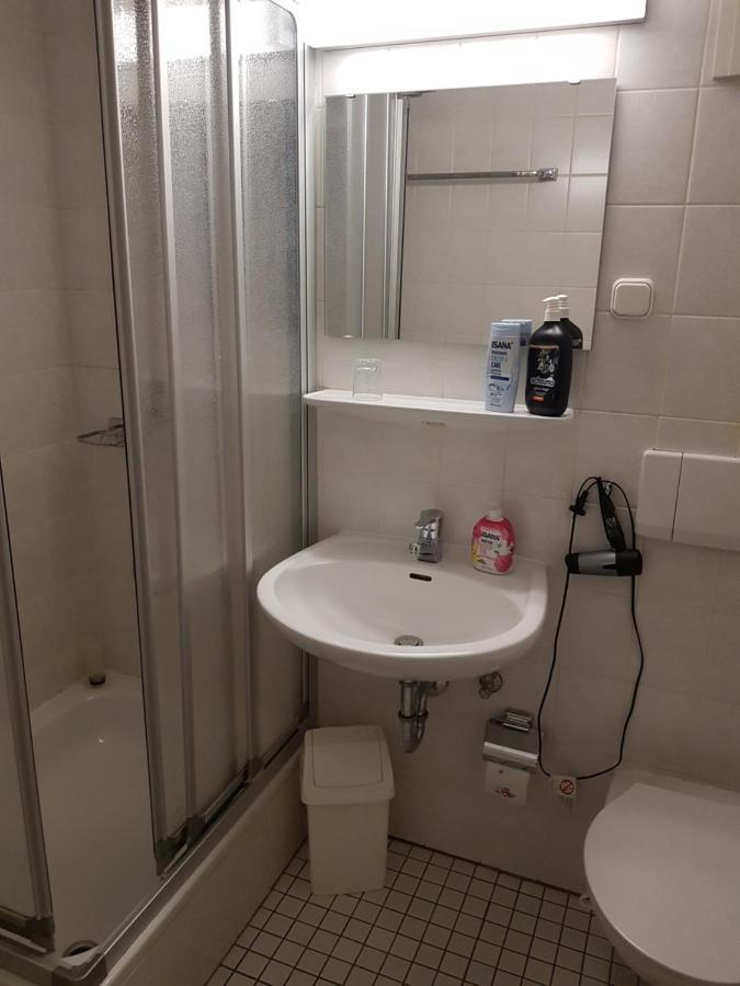 Hotel Zur Altstadt Calbe Bagian luar foto