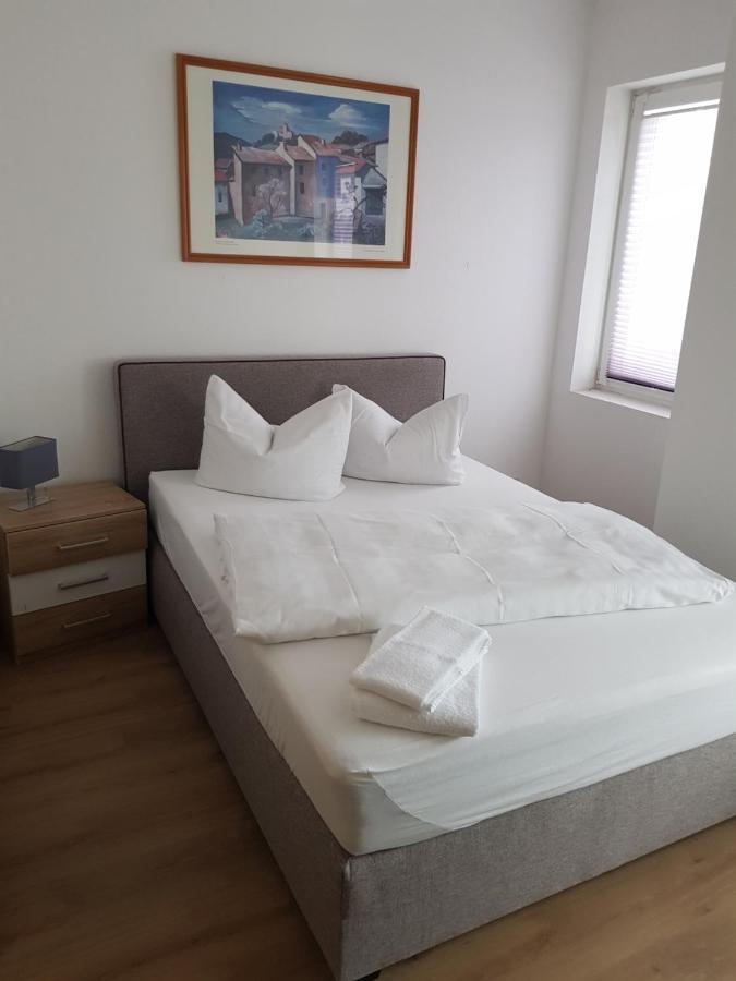Hotel Zur Altstadt Calbe Bagian luar foto