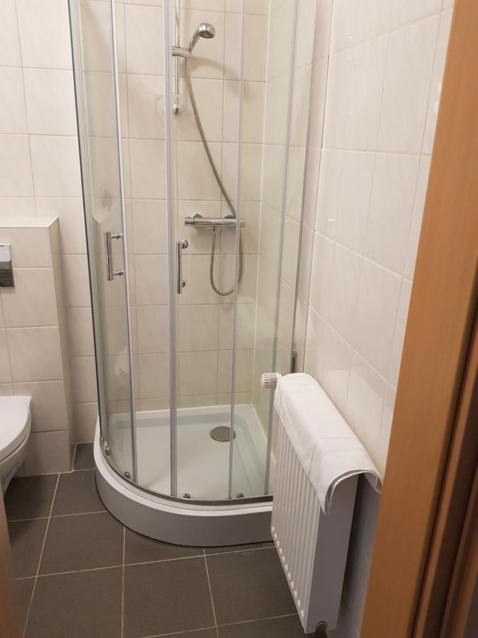 Hotel Zur Altstadt Calbe Bagian luar foto